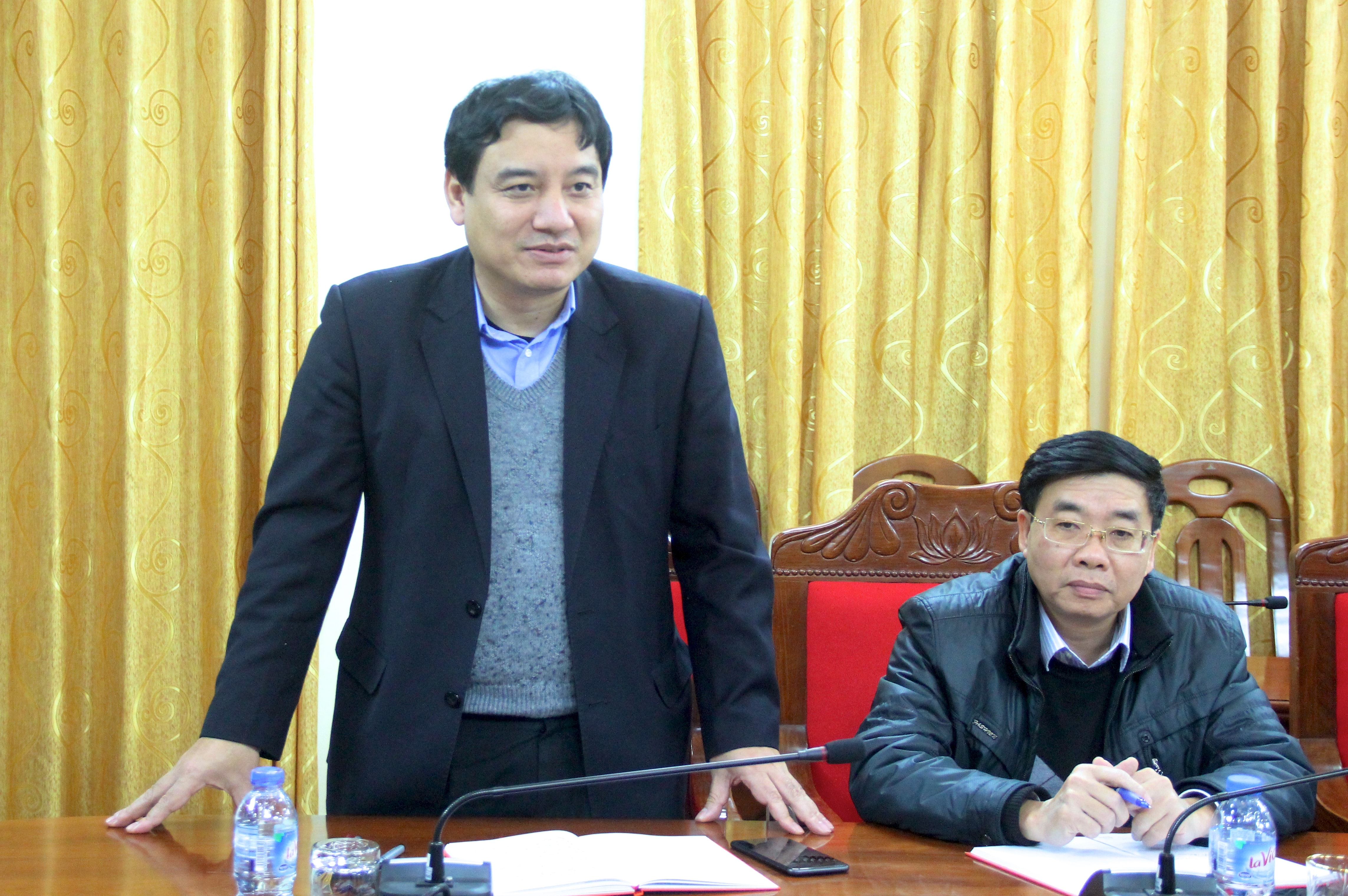 Bí thư Tỉnh ủy Nguyễn Đắc Vinh đề nghị mỗi đảng viên phải thường xuyên rèn luyện, phấn đấu, nỗ lực không ngừng. Ảnh: Mỹ Nga. 