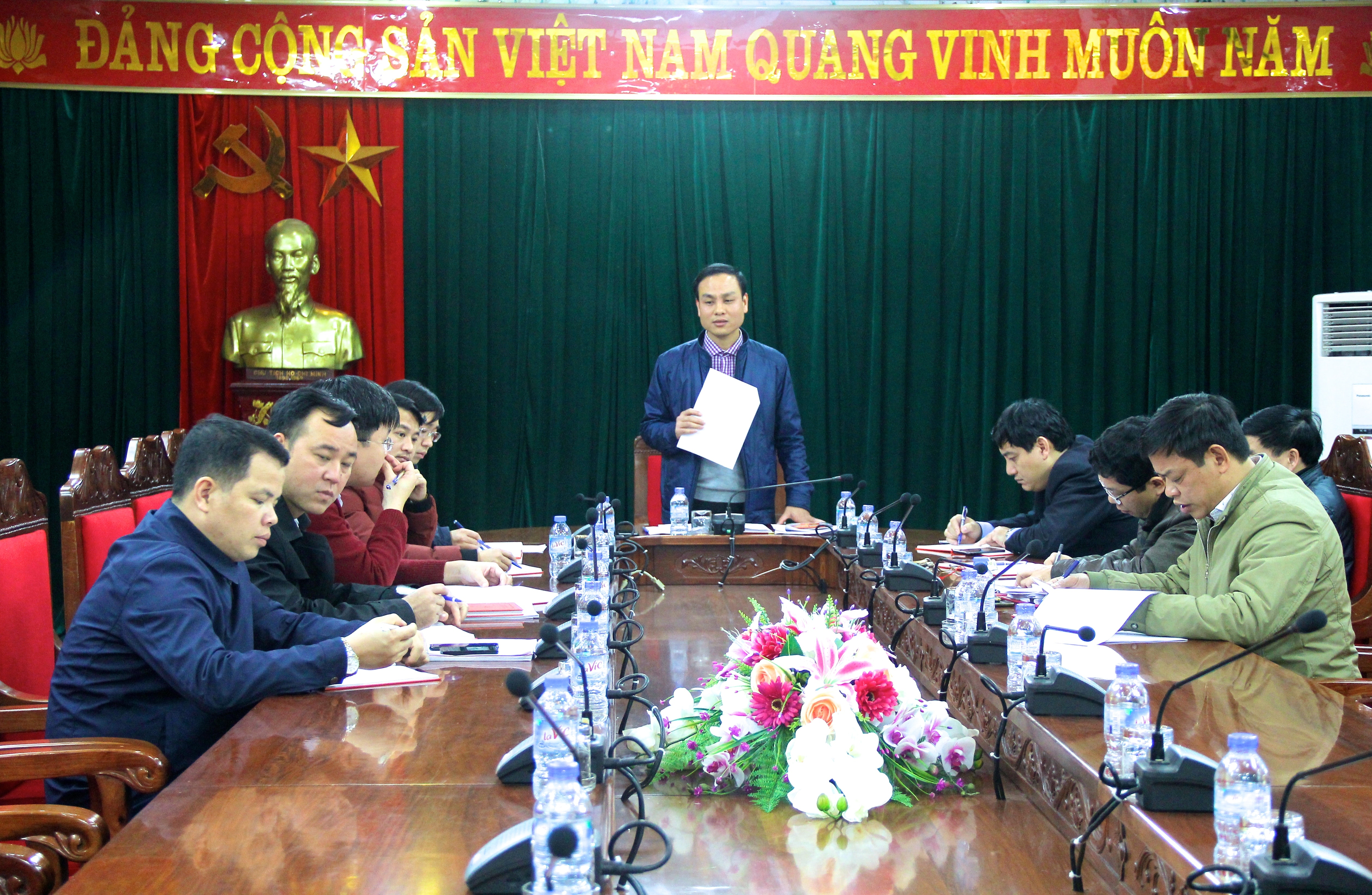 Ngày 3/2, chi bộ Kinh tế trực thuộc Đảng bộ Văn phòng Tỉnh ủy tổ chức sinh hoạt định kỳ tháng 2 gắn với kỷ niệm 88 năm ngày thành lập Đảng Cộng sản Việt Nam (3/2/1930 – 3/2/2018)