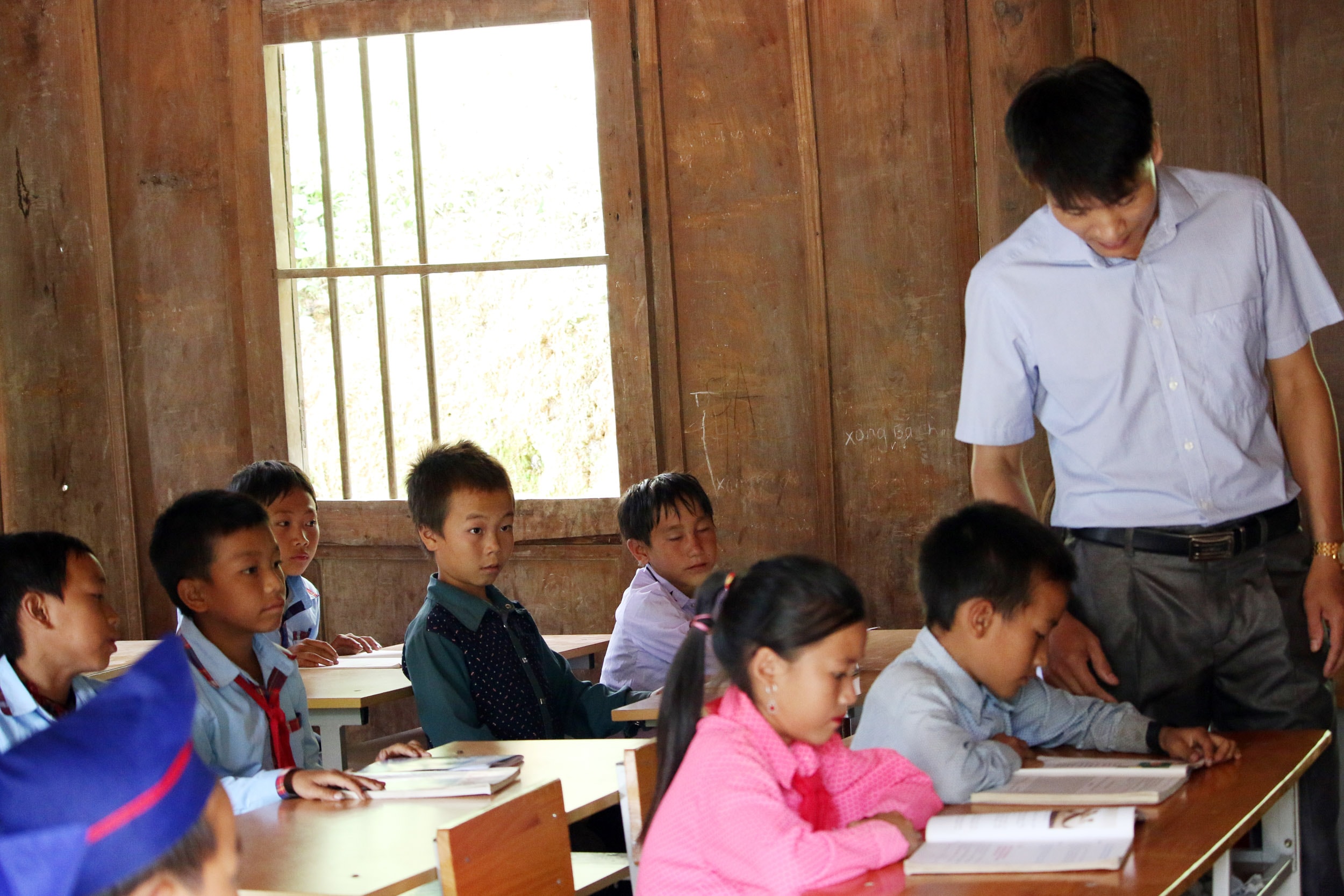 Giờ dạy học của giáo viên trường TH Tri Lễ 4  Ảnh : Hồ Phương