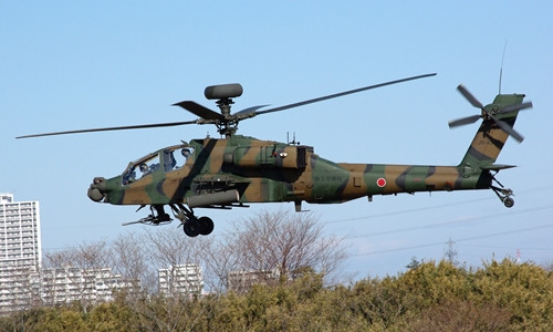 Trực thăng AH-64 của lực lượng phòng vệ Nhật Bản. Ảnh: Wikimedia Commons.