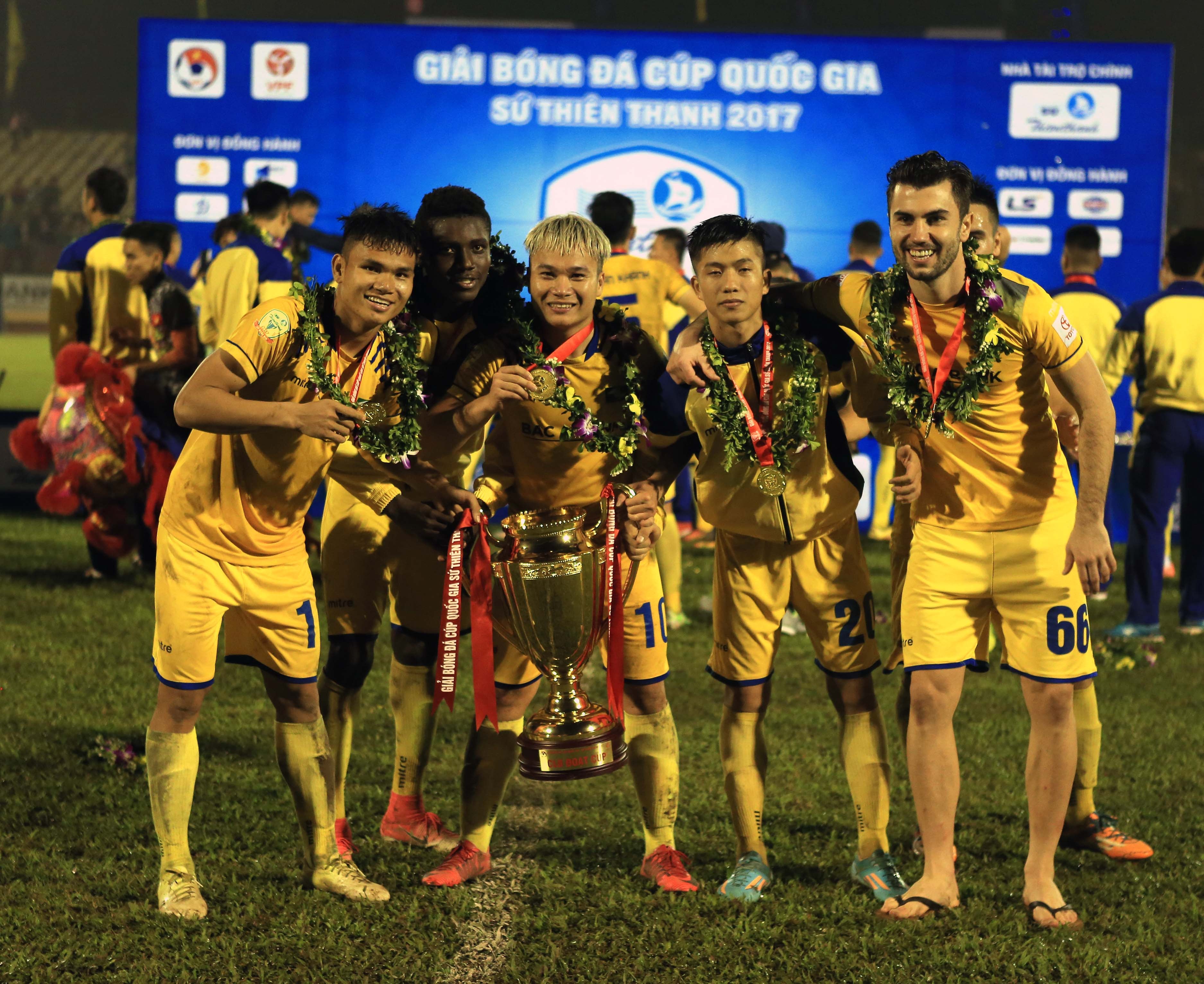 Văn Đức và Xuân Mạnh sẽ cùng SLNA dự AFC Cup