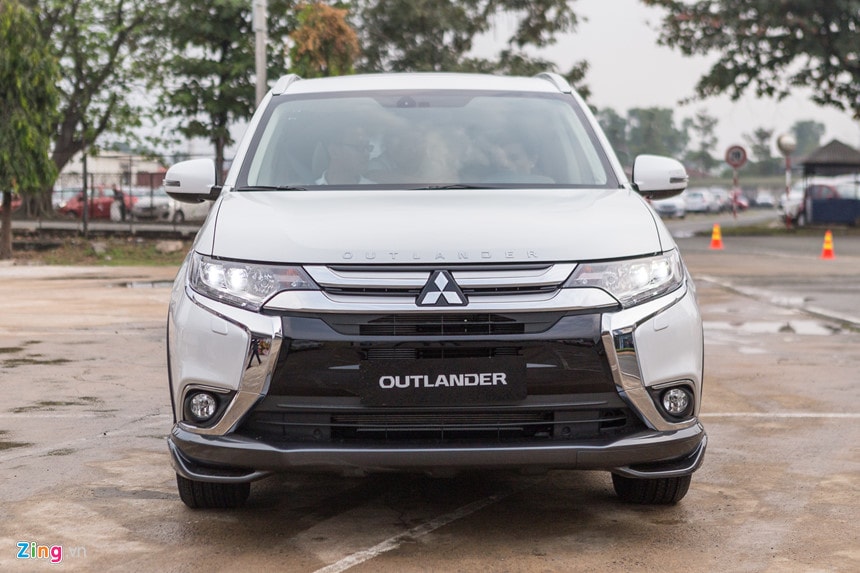 Mitsubishi Outlander lắp ráp trong nước giảm khoảng 200 triệu đồng. 