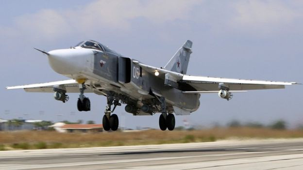 Máy bay Su-24M của Nga cất cánh từ căn cứ không quân Hmeimim tại Syria. Ảnh: AP