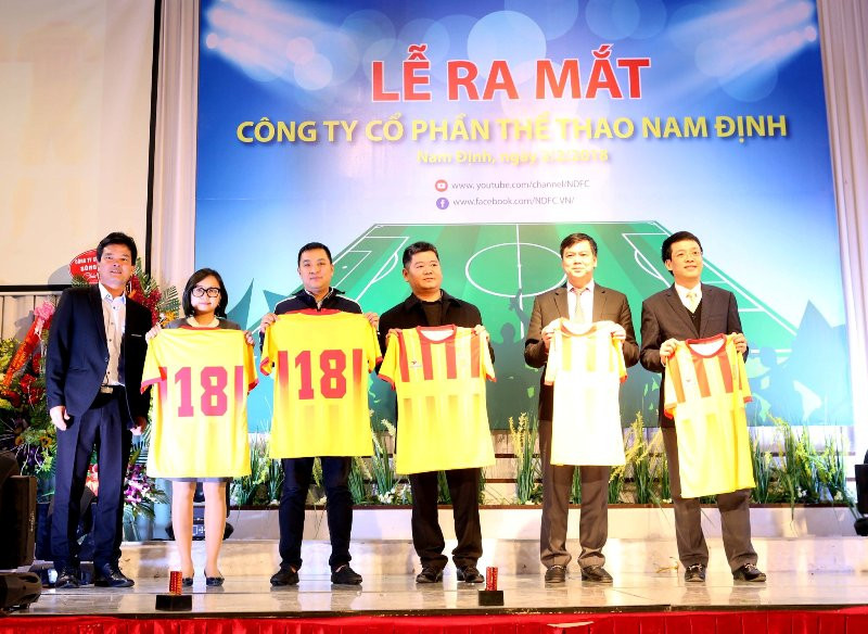 Nam Định công bố nhà tài trợ trang phục VNAsport. Ảnh: Dũng Nguyễn
