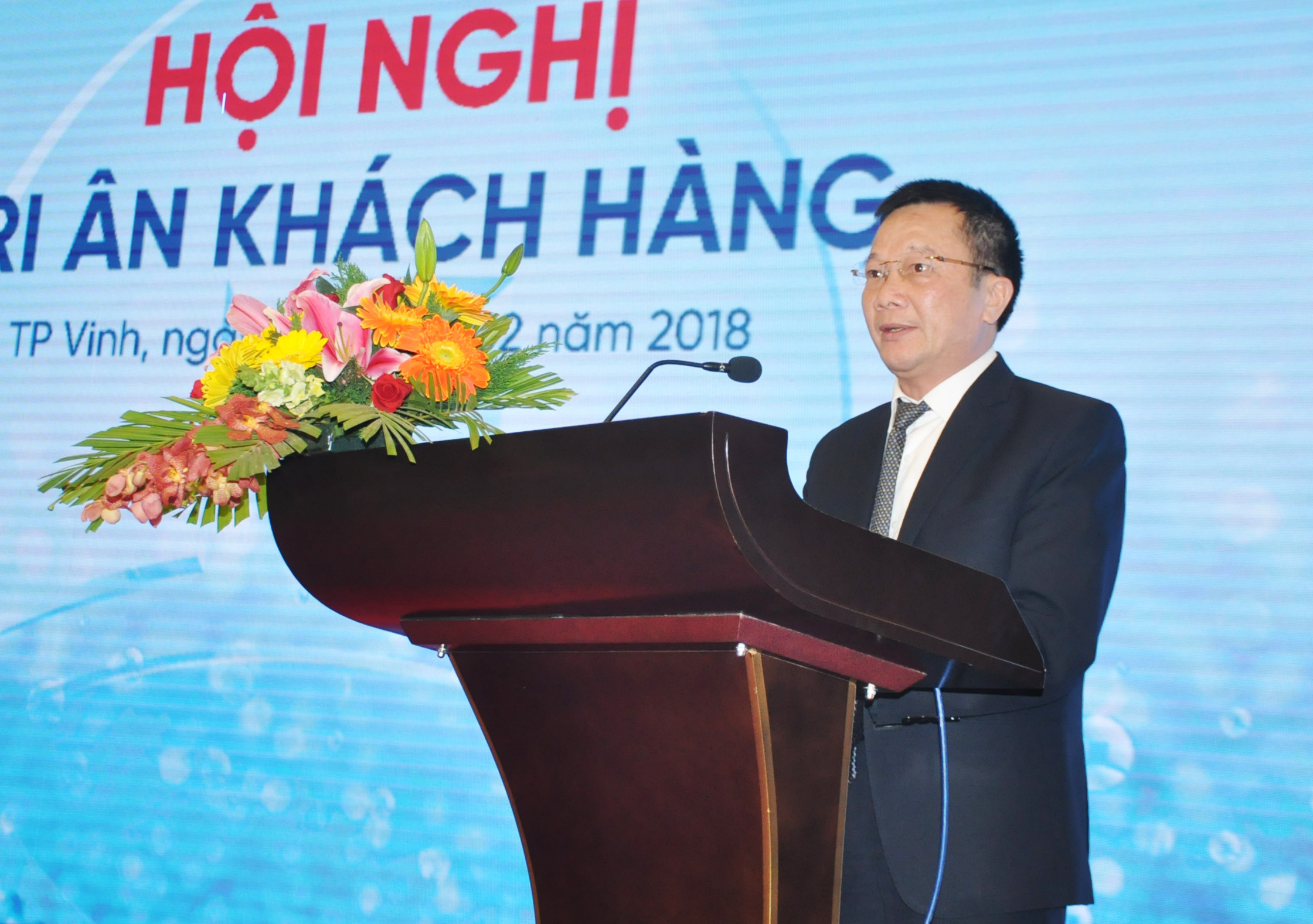Giám đốc Ngân hàng TMCP công thương Việt Nam chi nhánh thành phố Vinh phát biểu tri ân khách hàng. Ảnh: Việt Phương
