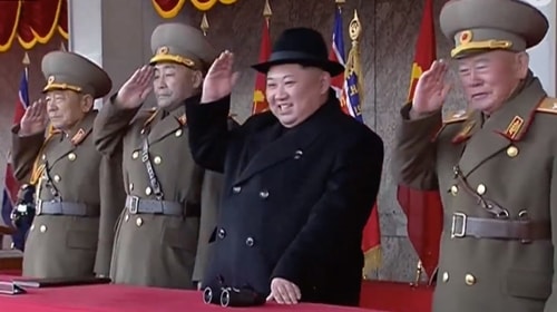 Lãnh đạo Triều Tiên Kim Jong-un tại lễ duyệt binh ngày 8/2 Ảnh: BBC. 