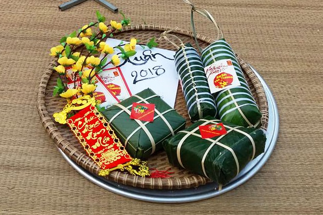 Sản phẩm bánh tết của Chi đoàn 11E Trường THPT Đặng Thúc Hứa. Ảnh: Huy Thư