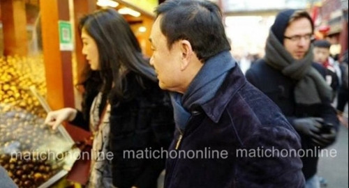 Cựu thủ tướng Thái Lan Thaksin Shinawatra và em gái Yingluck Shinawatra trong một siêu thị được cho là ở Bắc Kinh, Trung Quốc. Ảnh: Matichon Online.