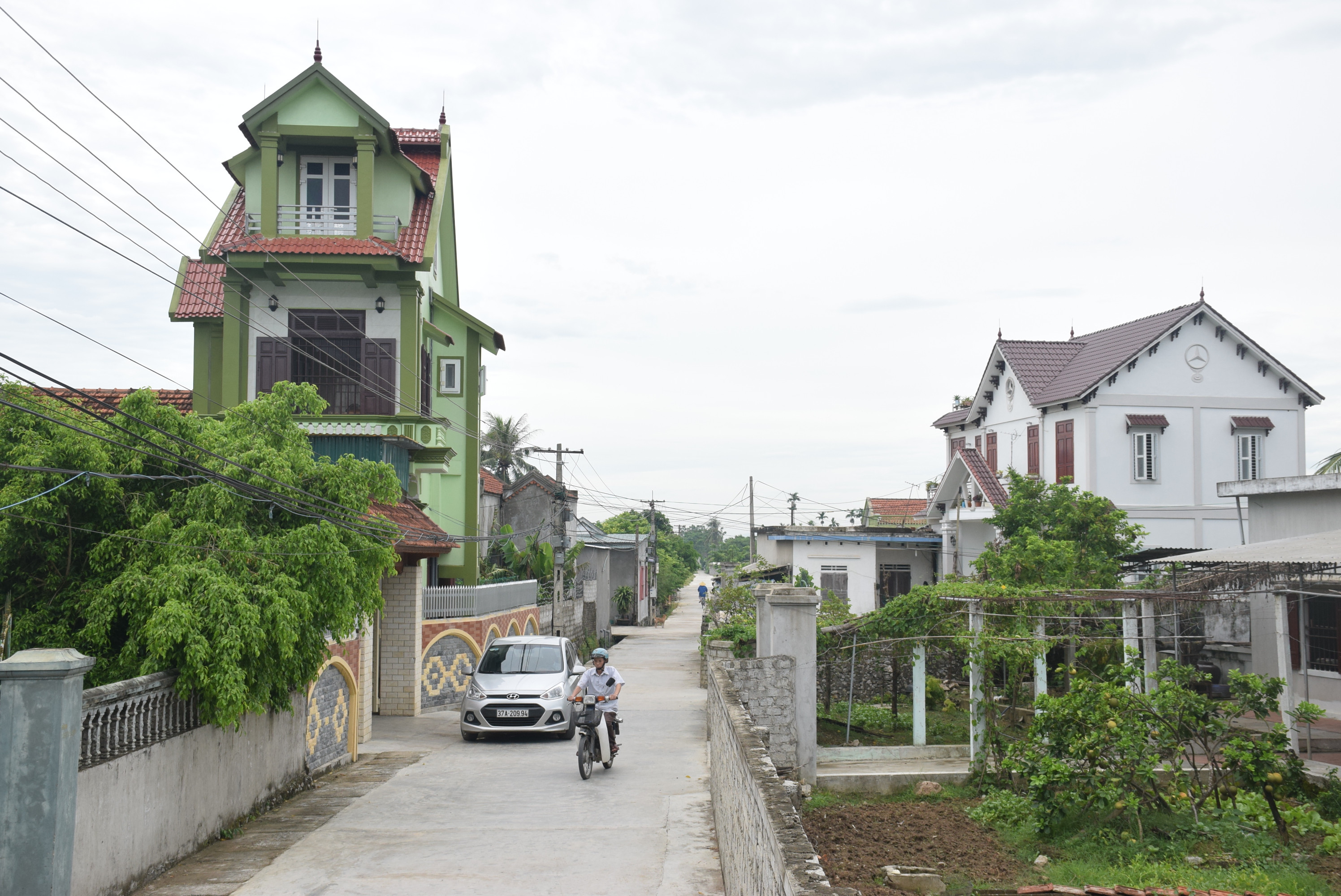 Một góc đường làng của xã Quỳnh Bá, huyện Quỳnh Lưu. Ảnh: Xuân Hoàng