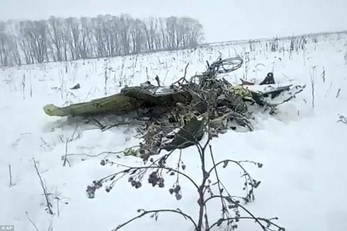 Hiện trường vụ tai nạn máy bay thảm khốc tại Nga. Ảnh: AP