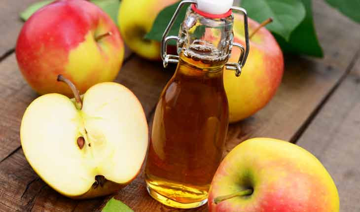 Giấm táo. Theo Top 10 Home Remedies, giấm táo là một phương thuốc tự nhiên hiệu quả để trị chứng đầy bụng, khó tiêu. Bạn chỉ cần cho 2 muỗng cà phê giấm táo vào 1 cốc nước ấm, khuấy đều rồi uống hỗn hợp này 3 lần/ngày. Ảnh: Internet