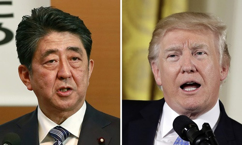  Thủ tướng Nhật Bản Shinzo Abe (trái) và Tổng thống Mỹ Donald Trump. Ảnh: AP.