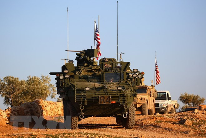 Xe quân sự Mỹ được triển khai tại làng Yalanli, ngoại ô thành phố Manbij, Syria ngày 5/3/2017. Nguồn: AFP/TTXVN