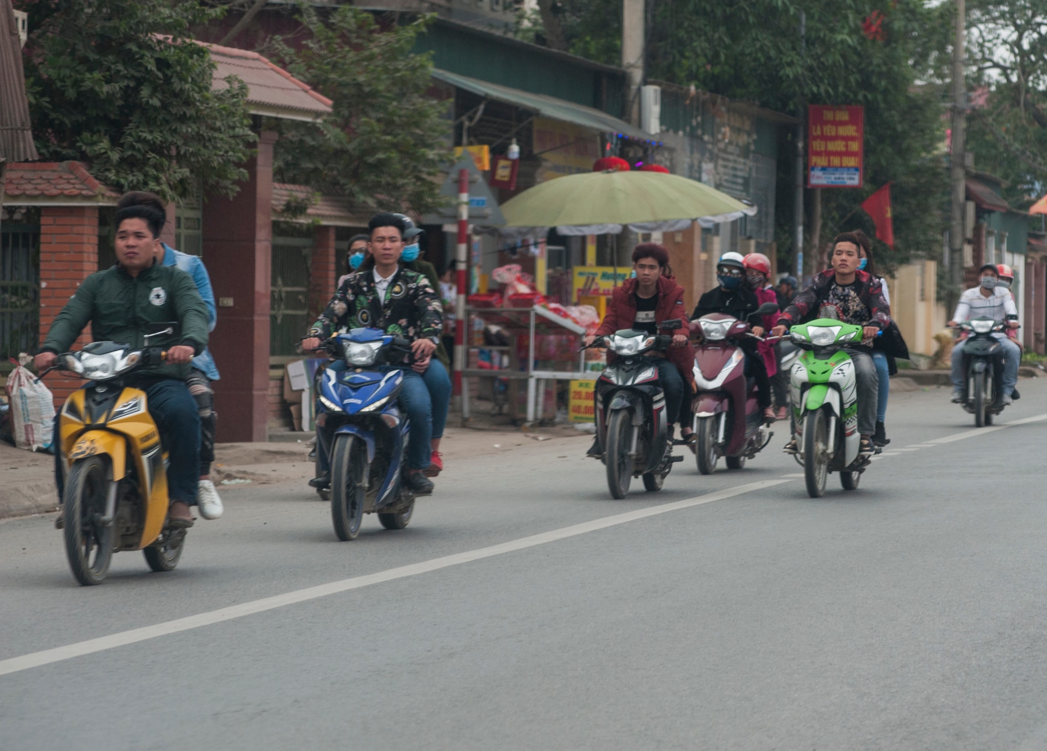 Theo đó, tình trạng người điều khiển phương tiện tham gia giao thông vi phạm các quy định về an toàn giao thông tăng mạnh, phổ biến ở các lỗi như 