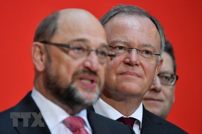 Lãnh đạo Đảng SPD Martin Schulz (trái) trong cuộc họp ở Berlin ngày 16/10. Nguồn: AFP/TTXVN