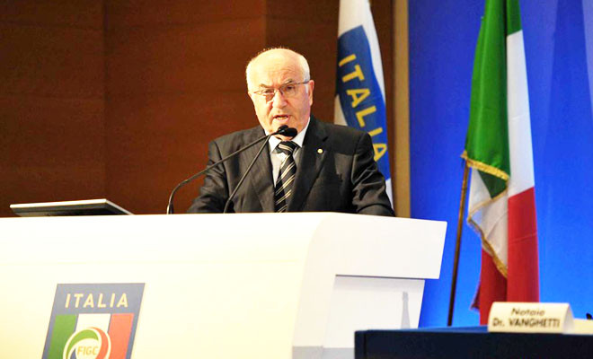 Chủ tịch LĐBĐ Italia Carlo Tavecchio, 74 tuổi được cho là quá già nua, bảo thủ đã phải rời ghế. Ảnh: Internet