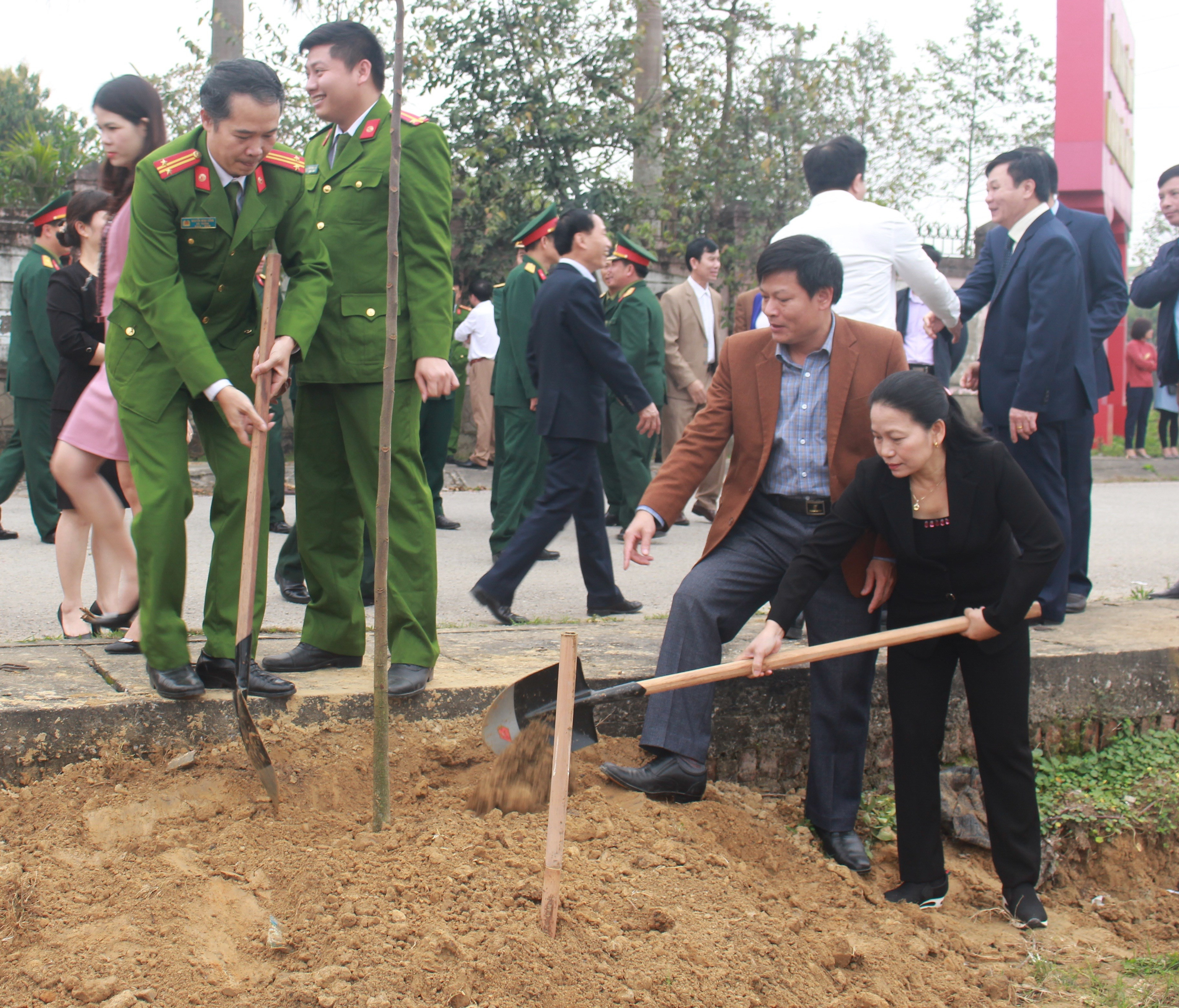 Lễ phát động Tết trồng cây xuân Mậu Tuất 2018 ở huyện Nghi Lộc. Ảnh: Nhật Tuấn