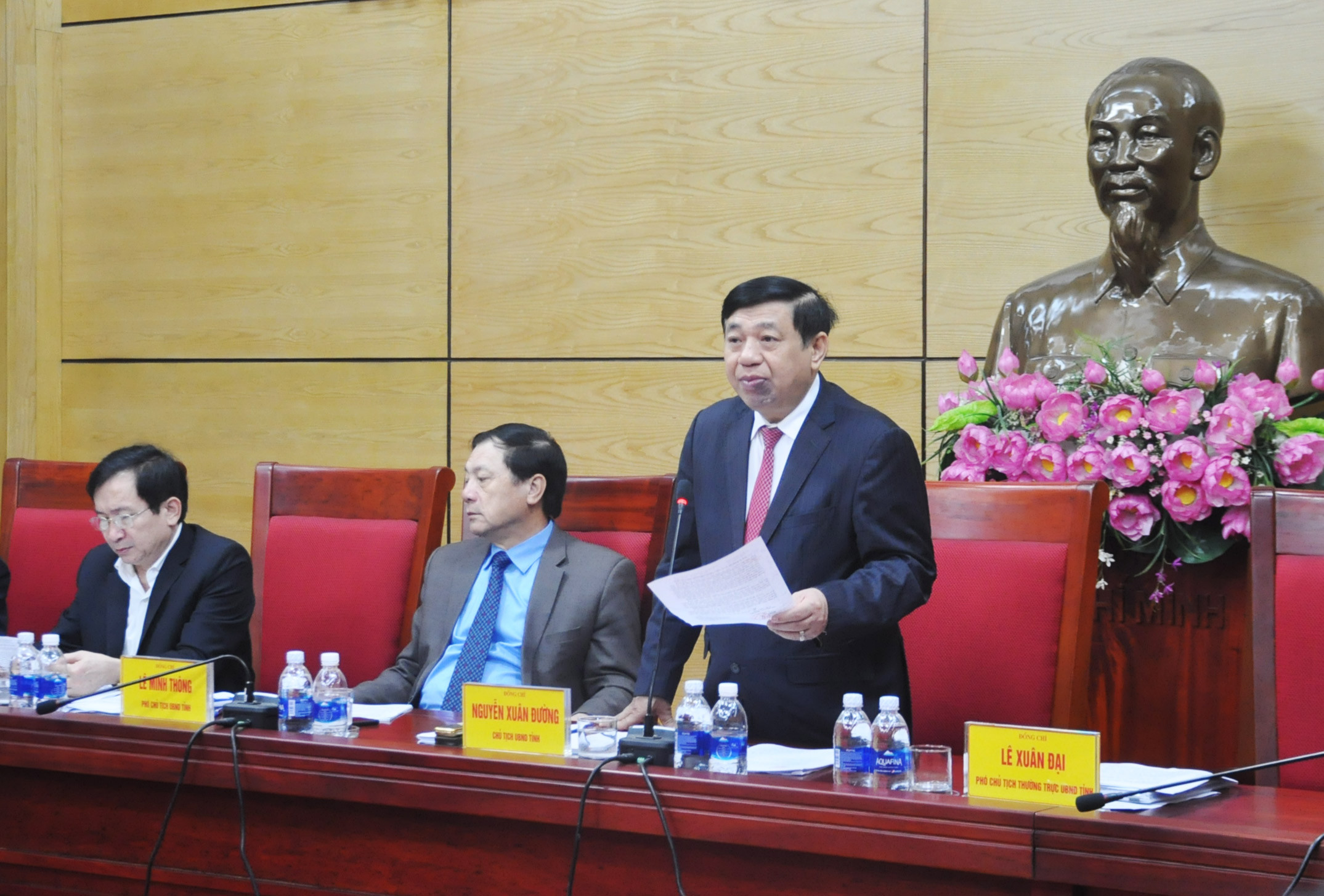 Chủ tịch UBND tỉnh Nguyễn Xuân Đường đề nghị các ngành các cấp triển khai thực hiện tốt kế hoạch kinh tế - xã hội được giao ngay từ những ngày đầu của xuân mới. Ảnh: Thu Huyền