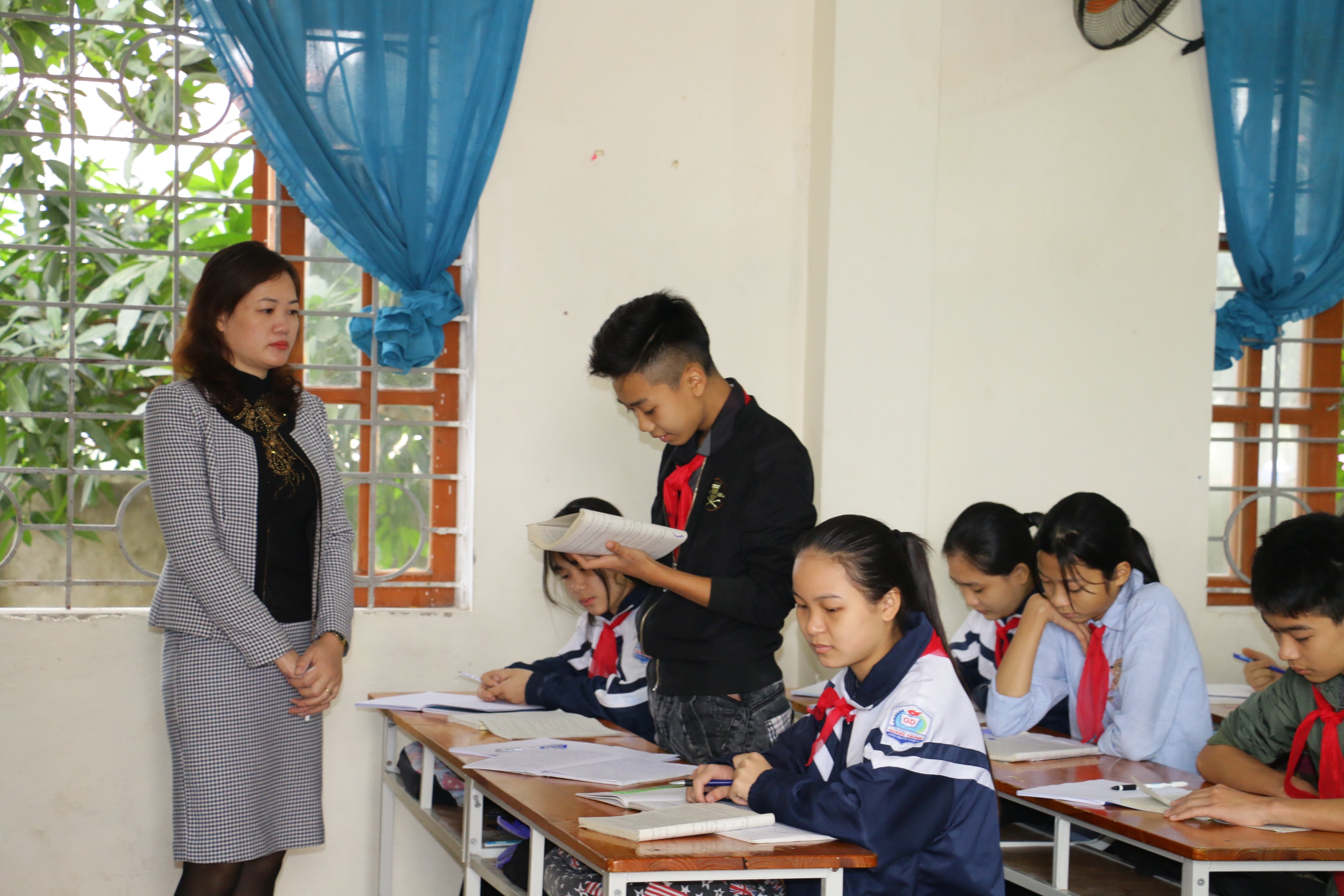Giờ học của học sinh lớp 9 Trường THCS Quang Trung - Hưng Nguyên. Ảnh: Mỹ Hà