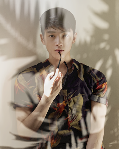 Chris Khoa Nguyễn được biết đến như một hot boy tài năng, có ngoại hình quyến rũ.