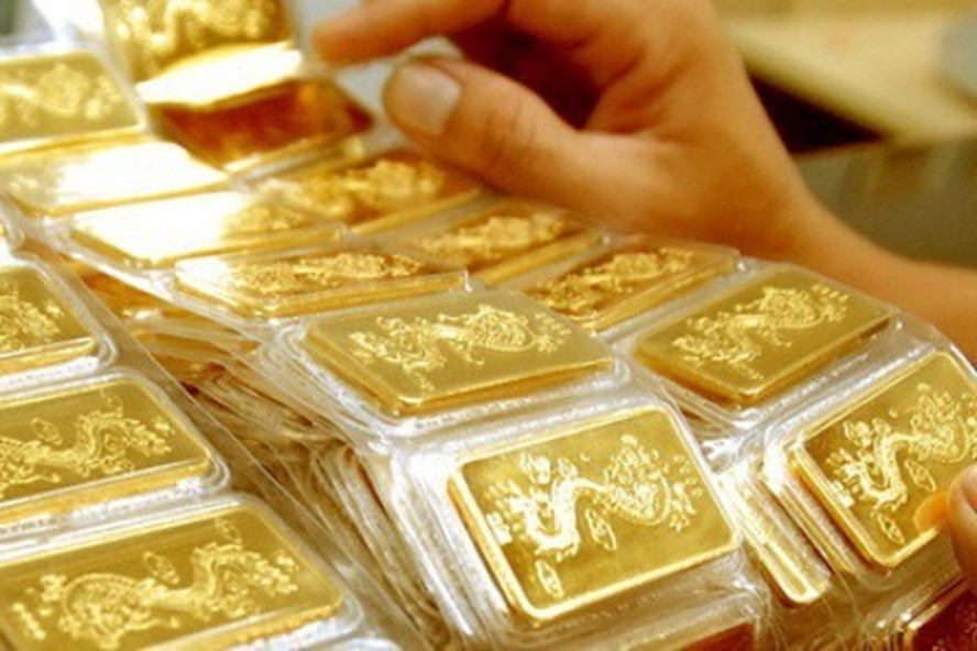 Người dân thường đổ xô đi mua vàng vào ngày Vía Thần tài.