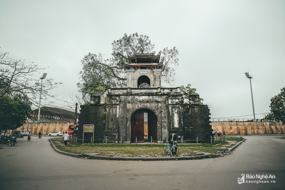 Thời tiết Nghệ An hôm nay, ngày lặng gió, đêm nhiều mây, nhiệt độ vào khoảng 16 độ C. Trong ảnh: Bình yên Thành cổ Vinh. Ảnh tư liệu