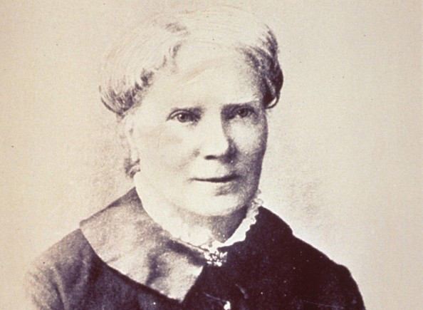 Blackwell là người phụ nữ đầu tiên được trao bằng y khoa ở Bắc Mỹ (1849) hơn thế, bà còn là người đỗ đầu lớp. Đây là việc chưa từng xảy ra trong lịch sử y khoa từ trước đến thời điểm đó.Năm 1869, Elizabeth Blackwell đã giúp tổ chức hội Y tế Quốc gia (National Health Society) ở London (Anh) trong hoạt động khám và chữa bệnh miễn phí cho người nghèo cũng như thành lập trường Y khoa dành cho phụ nữ ở London (London School of Medicine for Women). Đến năm 1875, bà được bổ nhiệm làm giáo sư sản khoa đầu tiên là nữ giới ở trường Y khoa Nhi đồng London.