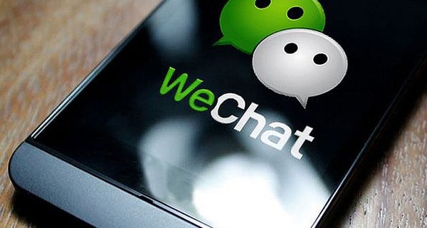 Tencent đã phát triển thành công ứng dụng nhắn tin di động WeChat phổ biến nhất Trung Quốc hiện nay. Đây không chỉ là một ứng dụng nhắn tin, mà còn là một hệ sinh thái sản phẩm công nghệ, bao gồm công cụ tìm kiếm, mạng xã hội và nền tảng thanh toán trực tuyến.