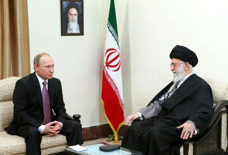 Tổng thống Nga Vladimir Putin và Lãnh tụ tối cao Iran Ali Khamenei. Ảnh: AP
