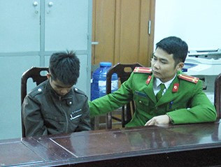Đối tượng Nguyễn Văn Giang tại cơ quan công an. Ảnh công an cung cấp