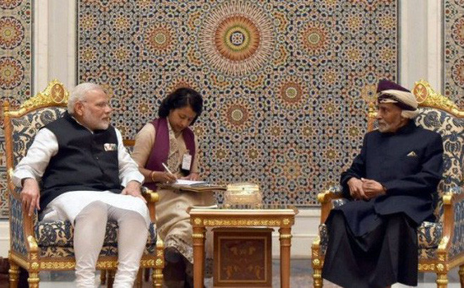 Thủ tướng Ấn Độ Narenda Modi (trái) gặp vua Oman Qaboos bin Said trong chuyến thăm gần đây nhất. Ảnh: AP