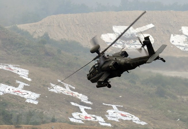 Trực thăng AH-64 Apache tham gia diễn tập tại Pocheon, Hàn Quốc ngày 22/9/2008. Nguồn: AFP/TTXVN