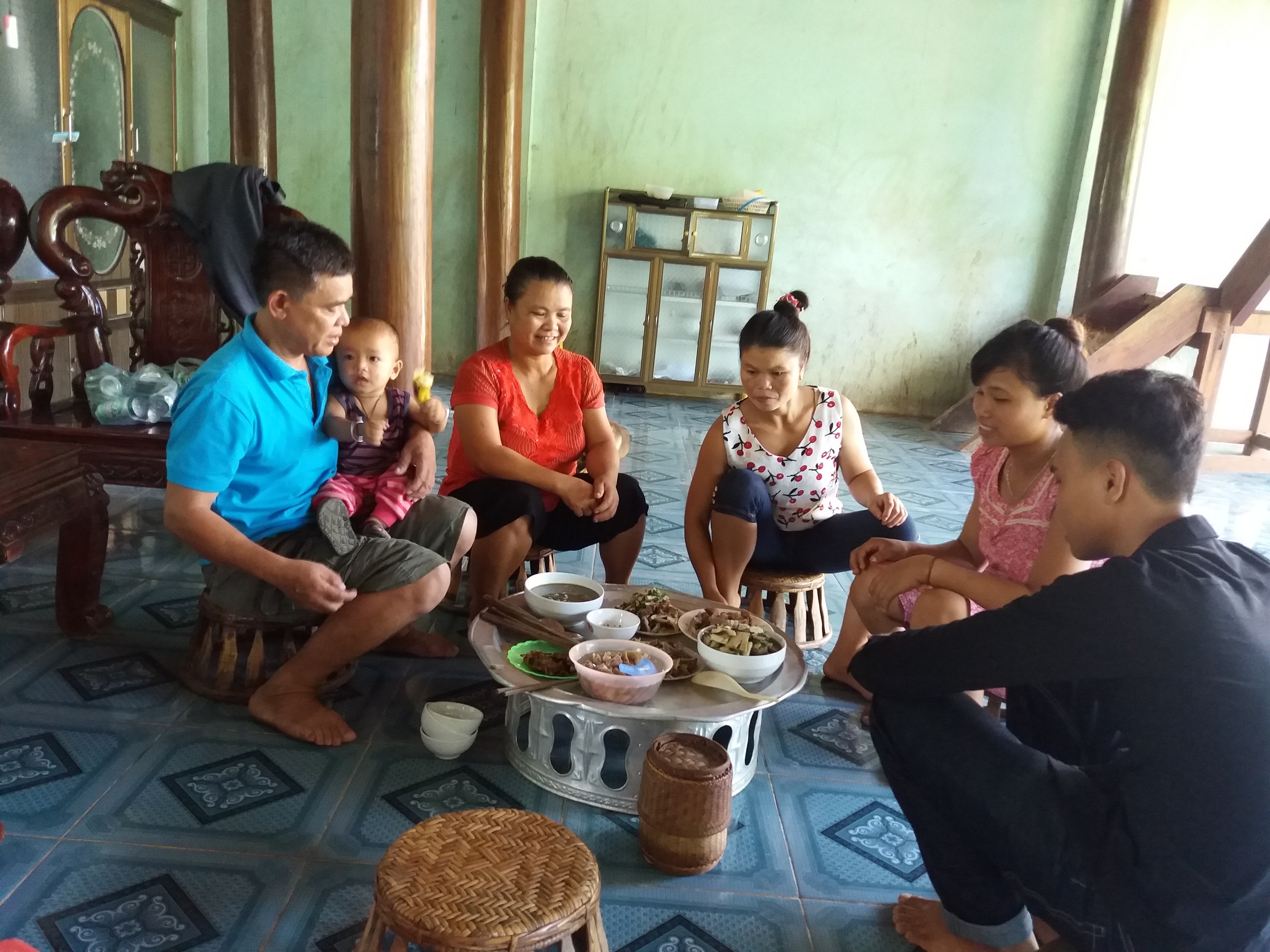 Những bữa ăn của người miền núi mùa này không thể thiếu món măng. Ảnh: Lữ Phú