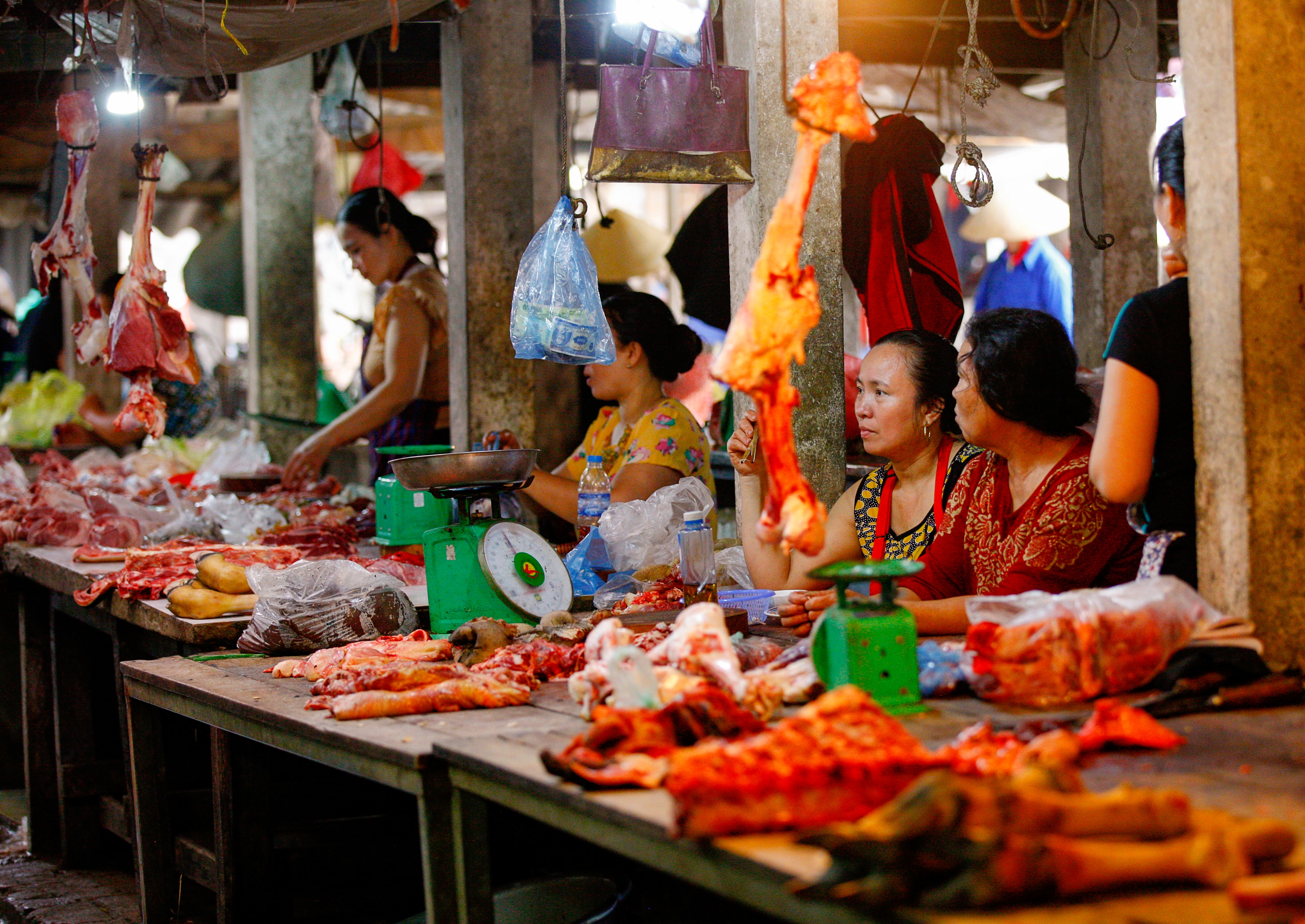Người dân Nam Đàn nay vẫn lưu truyền câu ca: “Sa Nam trên bến dưới thuyền/ Bánh đúc hai dãy thịt bò mê thiên”