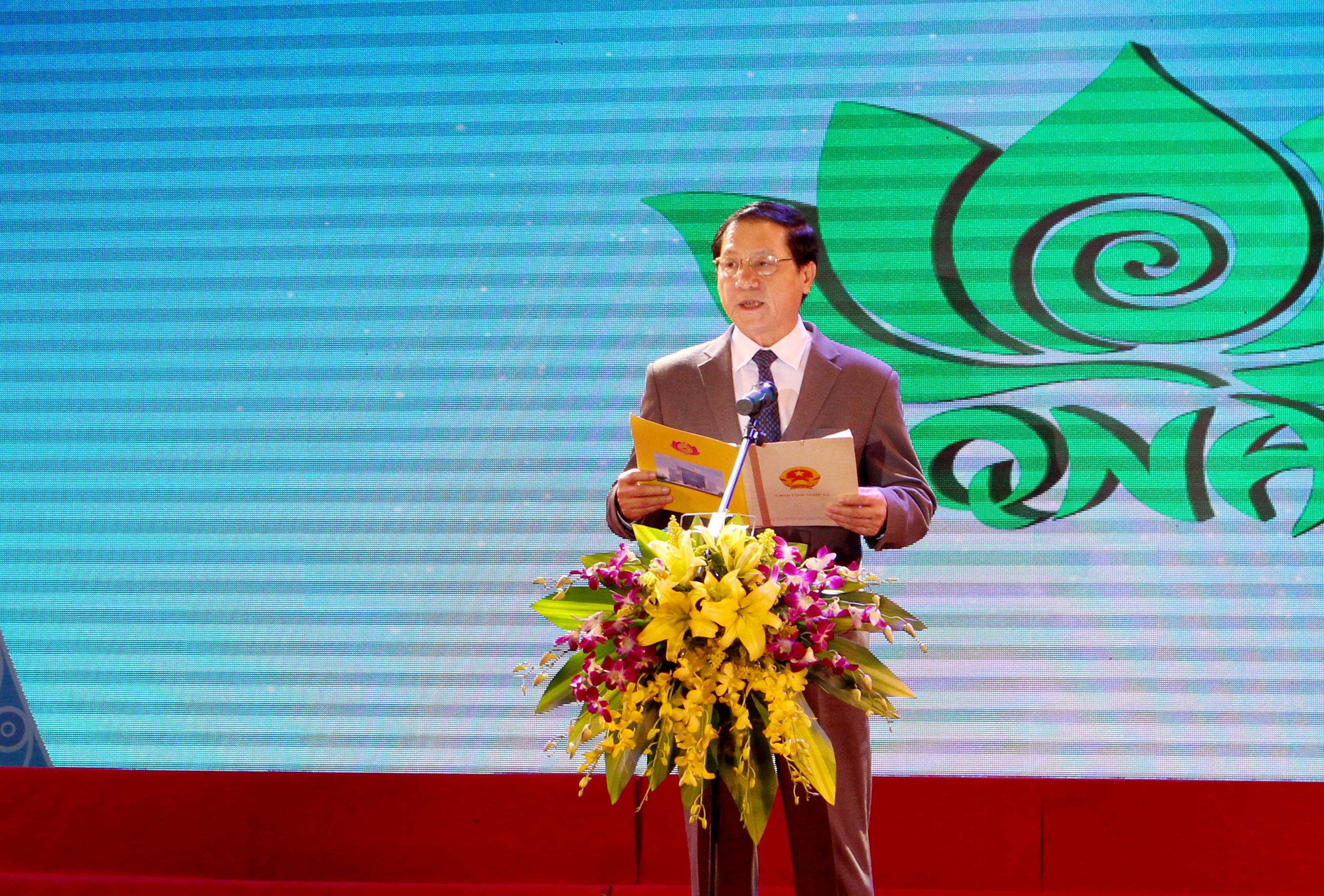 Phát biểu tại buổi lễ, Đồng chí Lê Minh Thông khẳng định, Tỉnh ủy, Hội đồng Nhân dân, UBND tỉnh luôn quan tâm, ghi nhận những nỗ lực, đóng góp của Quỹ đối với sự phát triển của tỉnh nhà. Ảnh: Đinh Nguyệt