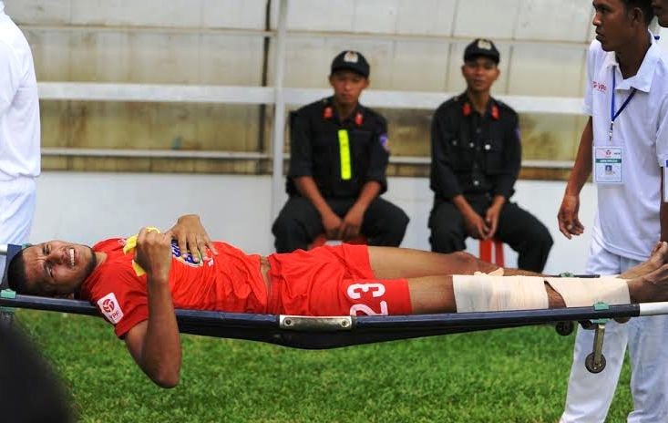 Cựu tiền đạo HAGL từng gãy xương chày vì va chạm trong trận gặp Long An, V.League 2016. Ảnh: Internet