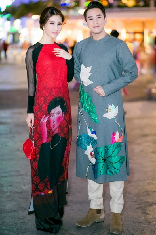 Hoa hậu Mỹ Linh, Diễm My 9x diện áo dài trên phố đi bộ