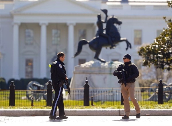 180303-white-house-pedestrian-4042-9966-