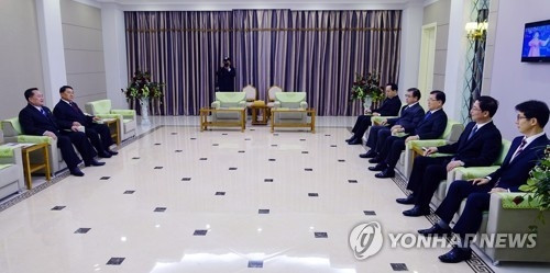 Phái đoàn Hàn Quốc được tiếp đón tại một khách sạn ở Bình Nhưỡng, Triều Tiên, ngày 5/3. Ảnh: Yonhap.