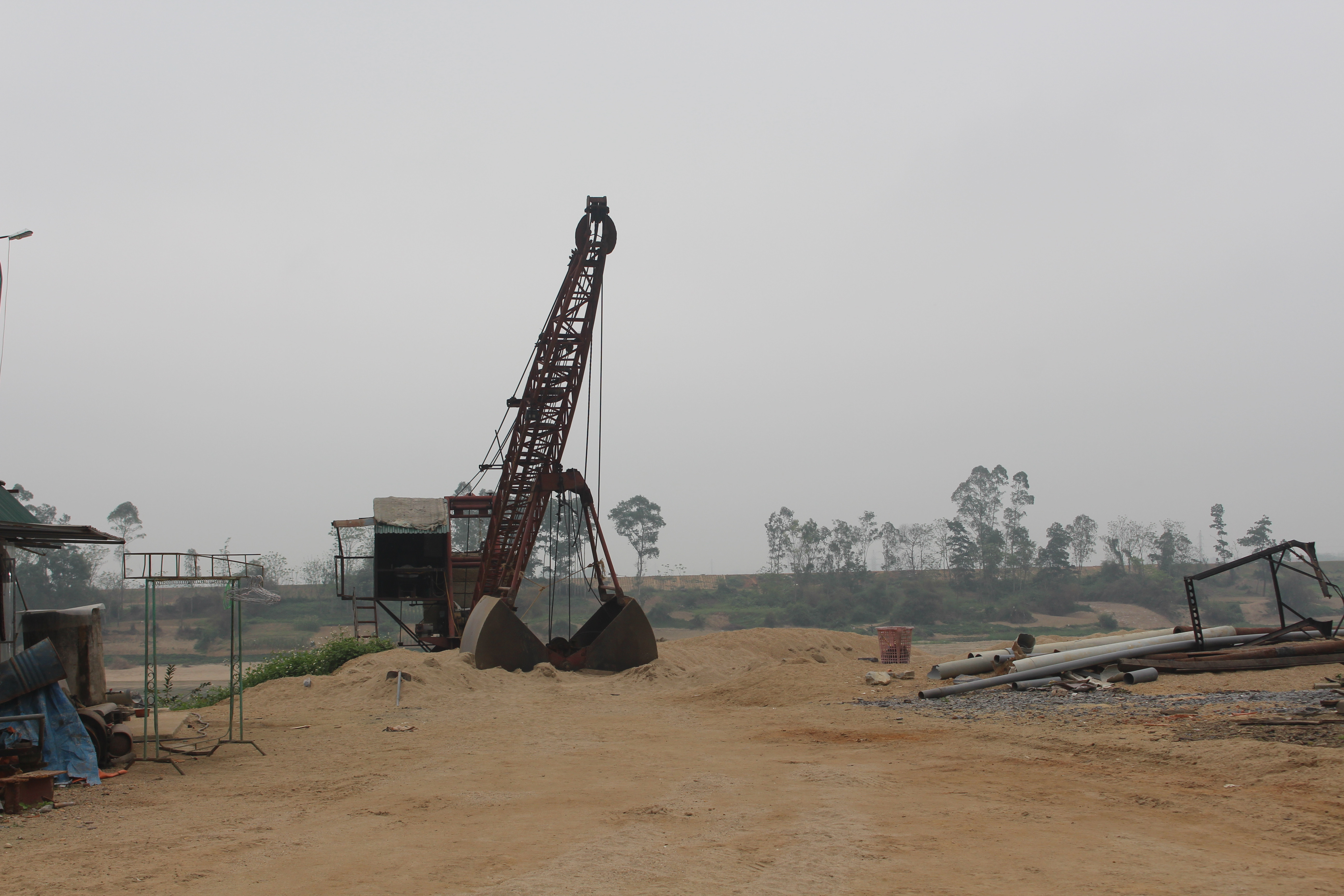 Bến khai thác cát tại xóm 12, xã Thanh Tiên đã bị dừng hoạt động. Ảnh: PV