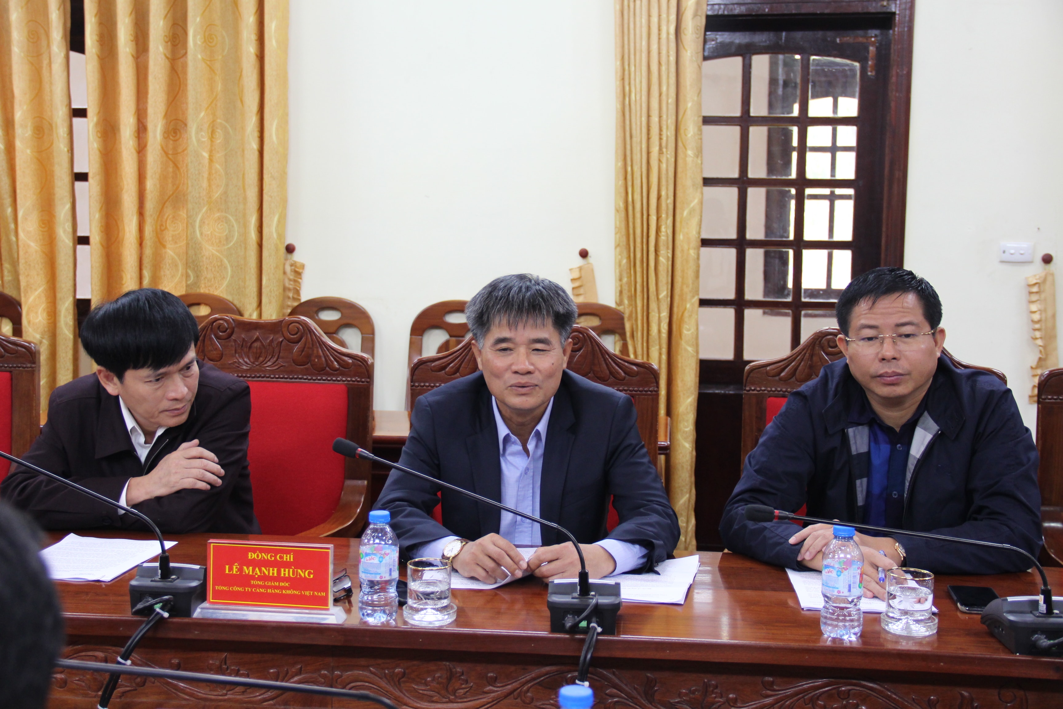 Tổng Giám đốc Tổng công ty Hàng không Việt Nam Lê Mạnh Hùng phát biểu tại cuộc làm việc. Ảnh: Hoài Thu