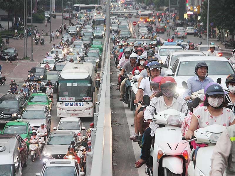 Bộ trưởng Bộ GTVT Nguyễn Văn Thể cho rằng cần phải quản lý được số lượng xe Uber, Grab, không để phát triển tràn lan gây kẹt xe như ở Hà Nội, TP.HCM thời gian qua.