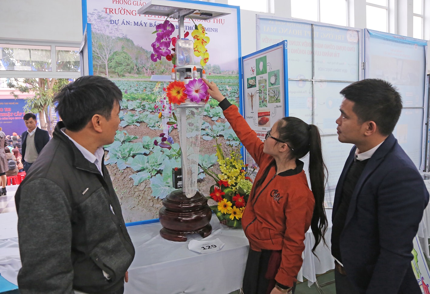 Dự án Máy bắt sâu bọ thông minh của học sinh huyện Quế Phong. Ảnh: Mỹ Hà