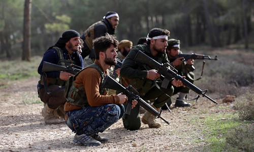 Lực lượng đối lập được Thổ Nhĩ Kỳ hậu thuẫn hoạt động ở phía bắc Afrin. Ảnh: Reuters.