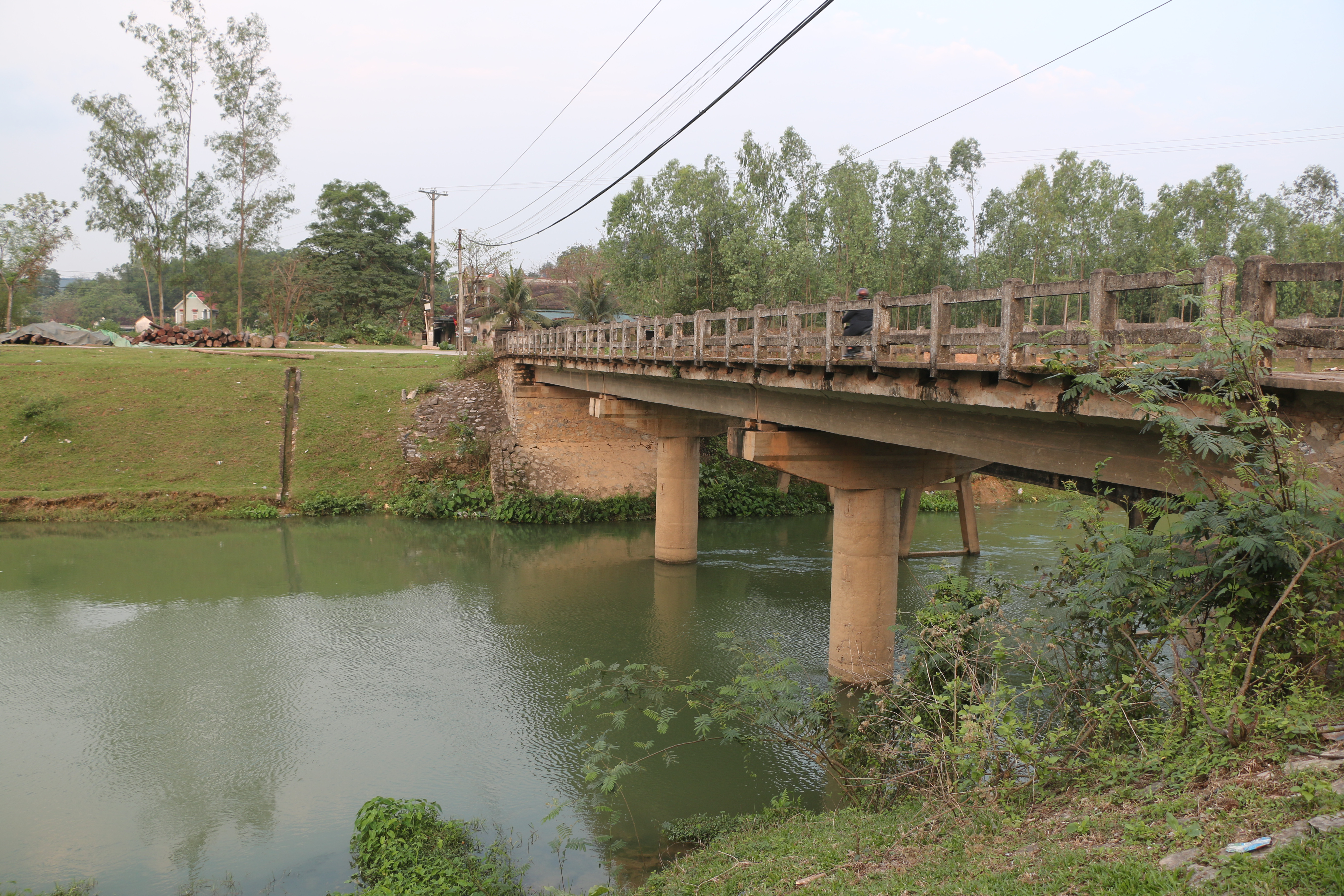 Cầu Văn Sơn, khu vực nơi xảy ra vụ việc. Ảnh: Hữu Hoàn 