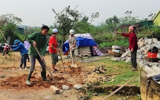 Xây dựng nhà tình nghĩa ở Yên Thành. Ảnh: Xuân Tình