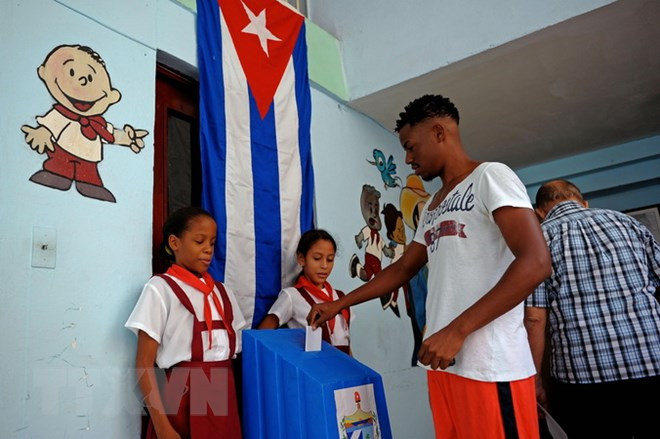 Cử tri Cuba bỏ phiếu tại điểm bầu cử địa phương và Quốc hội vòng 1 ở Havana ngày 26/11/2017. Nguồn: AFP/TTXVN