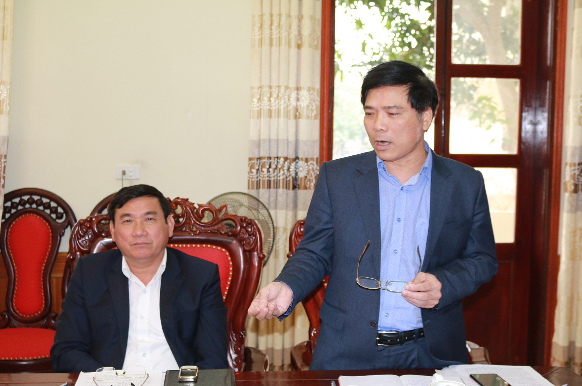 Đồng chí Nguyễn Hoài An - Phó Bí thư Thành ủy, Chủ tịch UBND TP Vinh phát biểu tại cuộc họp. Ảnh: Đức Anh