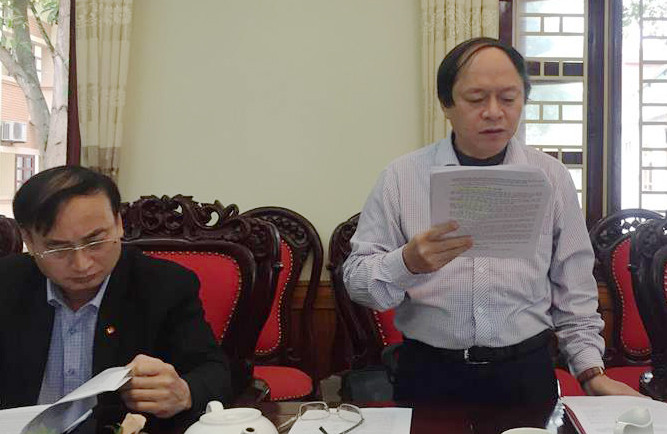Đồng chí Nguyễn Văn Chỉnh - Ủy viên BTV, Trưởng Ban Tổ chức Thành ủy Vinh trình bày Đề án. Ảnh: Ngô Kiên