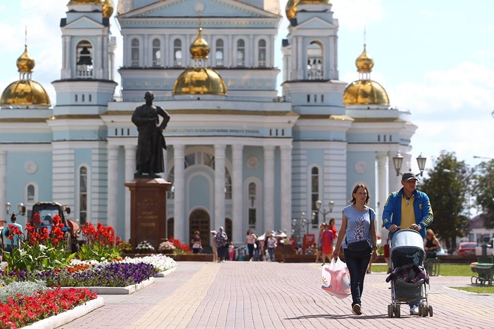 Thành phố Saransk nằm ở trung tâm của nước Nga, cách Moscow khoảng 620 km cũng là nơi diễn ra World Cup 2018. Saransk không chỉ có cảnh quan thiên nhiên quyến rũ mà còn có nền ẩm thực phong phú hấp dẫn. Du khách khi tới đây có thể thưởng thức những món ăn được chế biến từ thịt băm và cá hấp – là những món ăn nổi tiếng ở đây. Đến Saransk thì đừng quên ghé thăm đại giáo đường chiến binh thần thánh Feodor Ushakov – một trong những nhà thờ lớn nhất ở nước Nga.